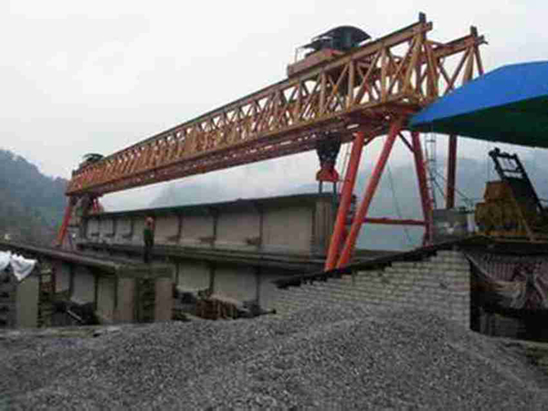 JQ900A型架橋機架梁作業