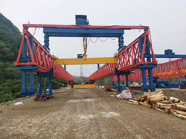 甘肅慶陽架橋機生產(chǎn)廠家介紹免配重架橋機的結(jié)構(gòu)特點