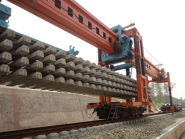 遼寧鞍山150T架橋機(jī)架設(shè)特點(diǎn) 路橋起重機(jī)廠家