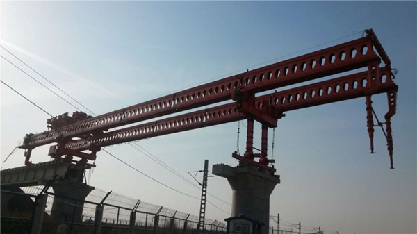 湖北黃岡架橋機(jī)廠家 80噸架橋機(jī)跨度變更