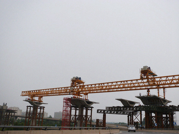 云南保山架橋機(jī)租賃廠家提倡本地過年