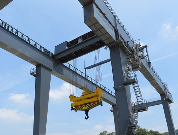  廣東深圳龍門吊廠家銷售多個(gè)型號(hào)龍門吊